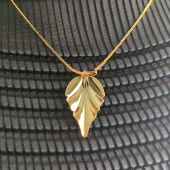 Gold Leaf Pendant Necklace - Picture 2 of 4